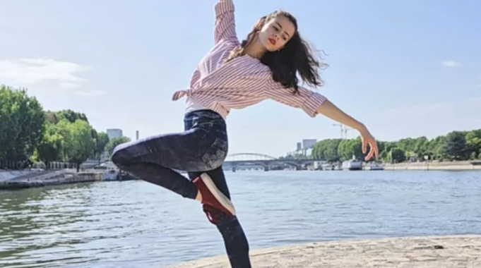 Al talent Amici c’è una giovane ballerina sarda