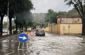 Cagliari, dopo la bomba d’acqua viale Poetto diventa un fiume