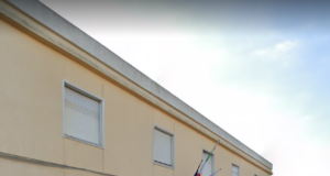 Sit-in degli studenti all’Alberti: “Aule affollate e sporche”