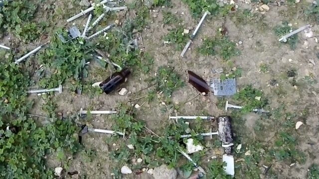 “In via Koch un tappeto di siringhe”, la denuncia degli ambientalisti