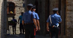 Spacca i denti al rivale con un pugno: denunciato un ventiduenne