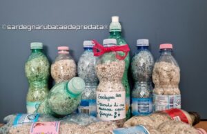 Furti di sabbia e conchiglie, i bimbi di Castelsardo li restituiscono alla natura