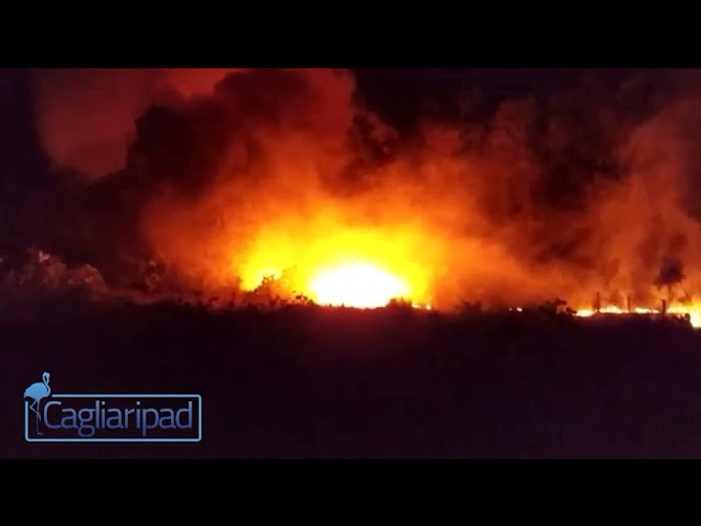 Incendio nella notte a San Nicolò Arcidano | Il video
