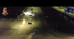 Cagliari, nella notte corse d’auto clandestine davanti al Sant’Elia ǀ Video