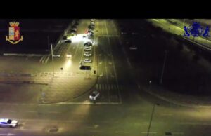 Cagliari, nella notte corse d’auto clandestine davanti al Sant’Elia ǀ Video