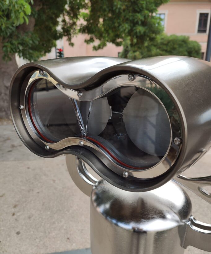 Vandali in azione a Cagliari | Spaccati i binocoli di Porta Cristina