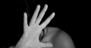 Violentava la donna per contagiarle l’Aids, condannato a nove anni