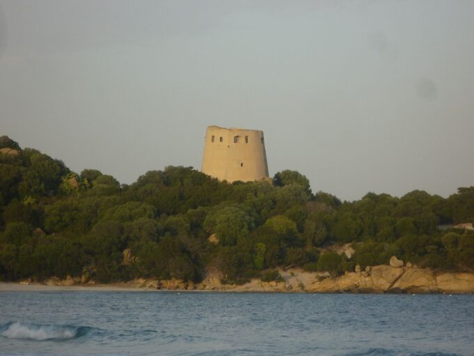 Castiadas, la Torre di Cala Pira usucapita da una società privata