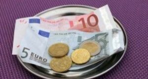 Riceve 70mila euro in mance, la Cassazione: vanno tassate