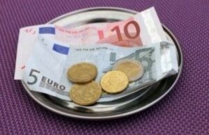 Riceve 70mila euro in mance, la Cassazione: vanno tassate