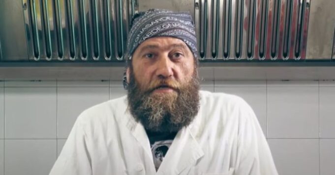 Alessio Madeddu è stato ucciso a coltellate di fronte al suo locale