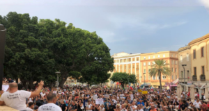 No green pass in piazza a Cagliari: “Siamo in tanti, il potere deve tremare”