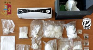 Nasconde oltre un chilo di cocaina ed eroina in cassaforte, arrestato 43enne di Cagliari