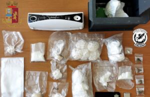 Nasconde oltre un chilo di cocaina ed eroina in cassaforte, arrestato 43enne di Cagliari