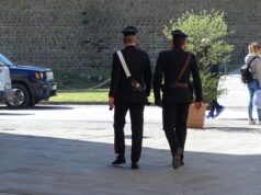 Lo aggredisce perché si parcheggia di fronte all’abitazione, arrestato