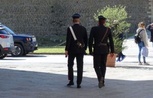 Lo aggredisce perché si parcheggia di fronte all’abitazione, arrestato