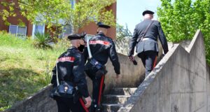 Non rispetta i domiciliari, segnalato dal braccialetto elettronico