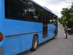 Dà un pugno a un 71enne sul bus, arrestato un 20enne cagliaritano
