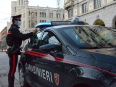 Ruba un borsello in Largo Carlo Felice, incastrato dalla videosorveglianza