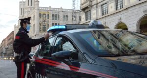 Ruba un borsello in Largo Carlo Felice, incastrato dalla videosorveglianza