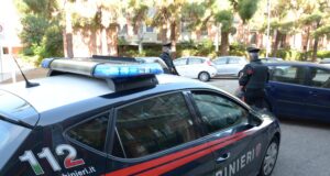 Cagliari, in un raptus di gelosia ruba chiavi e telefono al rivale in amore