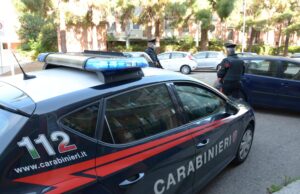 Cagliari, in un raptus di gelosia ruba chiavi e telefono al rivale in amore