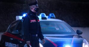 Lite tra ragazze, una delle due con un coltello nella borsetta