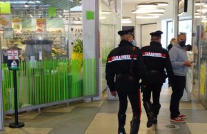 Cagliari, rubava in farmacia: riconosciuto per la canottiera da basket