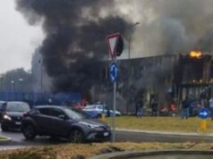 Aereo da turismo diretto a Olbia precipita nella periferia di Milano