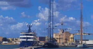 Force Blue, il super yacht di Flavio Briatore fa tappa a Cagliari