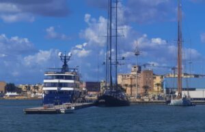 Force Blue, il super yacht di Flavio Briatore fa tappa a Cagliari