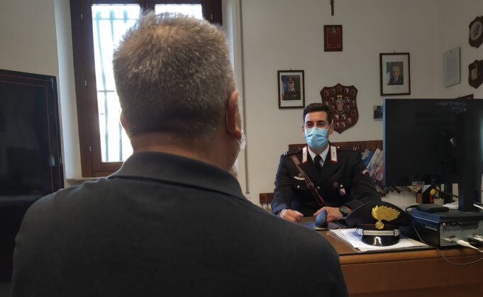 Compra un’auto con bonifico hackerando un cellulare, arrestato