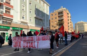 Basta classi pollaio e sfruttamento scuola-lavoro: studenti in piazza anche a Cagliari