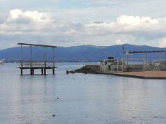 Marina Piccola, via le transenne: sparisce mezza passerella