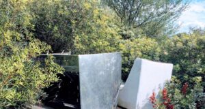 Monte Claro, cumuli di immondizia vicino all’ex manicomio