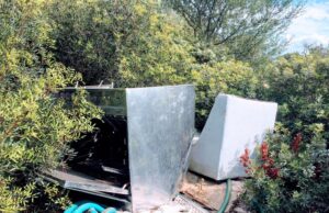 Monte Claro, cumuli di immondizia vicino all’ex manicomio