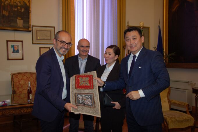 Il sindaco Truzzu incontra l’ambasciatore del Kyrgyzstan