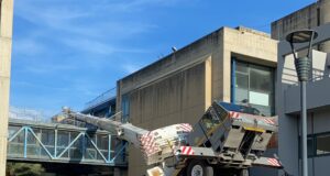 Cittadella universitaria di Monserrato, cade una gru durante i lavori