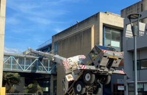 Cittadella universitaria di Monserrato, cade una gru durante i lavori