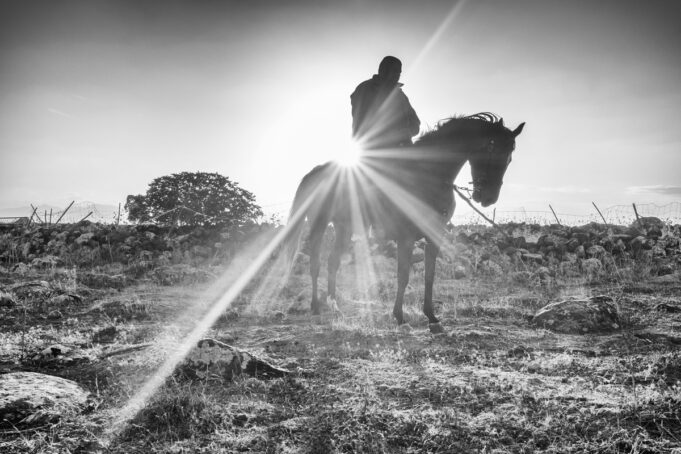 “Non è l’America” | Un fotografo immortala gli ultimi abitanti della frontiera sarda