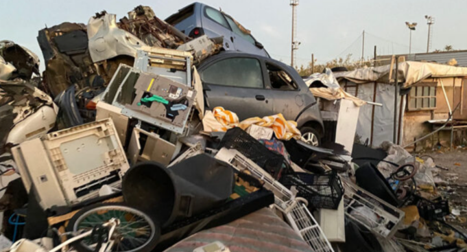 Cagliari, la discarica di via San Paolo in fiamme