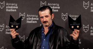 Standing ovation per Bonifacio Angius: “Il pubblico si riconosce nel male di vivere”