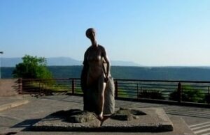 “In Italia le statue di donne sono introvabili”| Ma la Sardegna fa eccezione