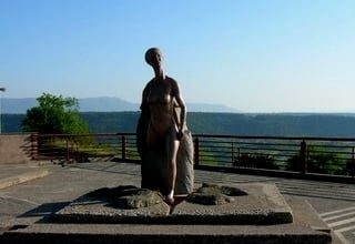“In Italia le statue di donne sono introvabili”| Ma la Sardegna fa eccezione
