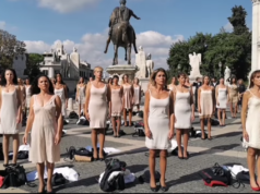 Le hostess ex Alitalia scendono in piazza contro Ita Airways