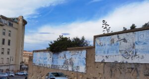 Incidente in via Anfiteatro, tampona un’auto e si dà alla fuga