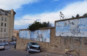 Incidente in via Anfiteatro, tampona un’auto e si dà alla fuga