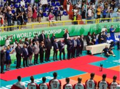 Mondiali di Volley, la foto che imbarazza: solo uomini ai vertici del mondo sportivo