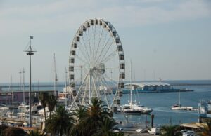 Sbaracca la ruota panoramica: ieri sera l’ultimo giro di giostra