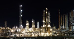 Aumento dei prezzi del petrolio, il titolo Saras balza del 5%